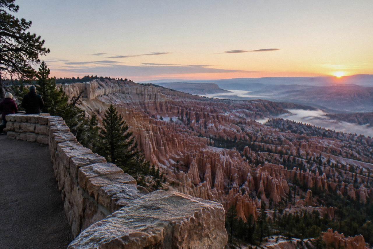 Hoodoo formations of the Bryce Amphitheater under a wide open sky at dawn