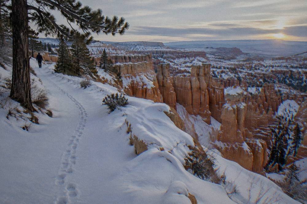 Red rock hoodoos dusted with snow along the rim of Bryce Amphitheater