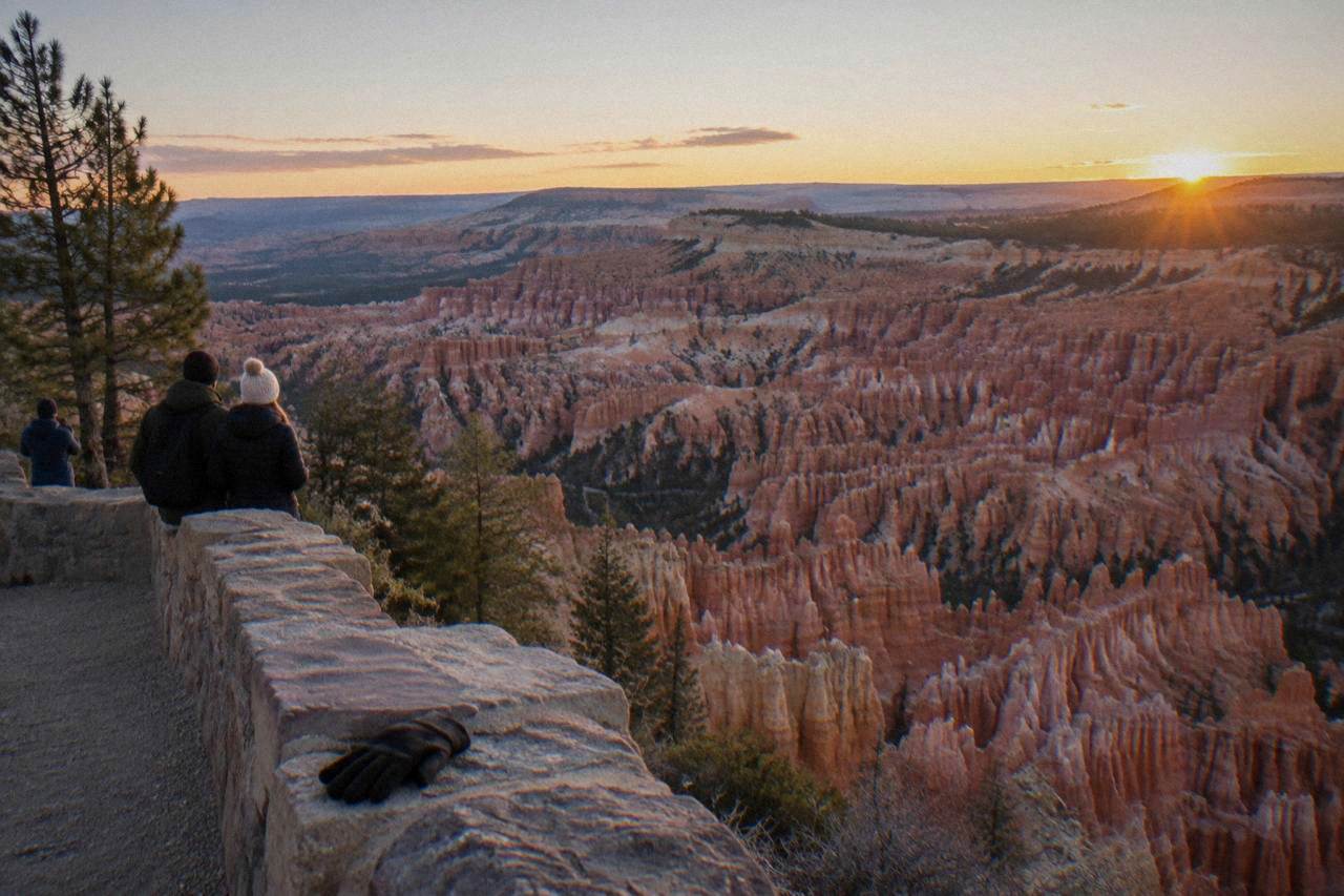 Sunrise light on hoodoo formations in the Bryce Amphitheater from a rim overlook